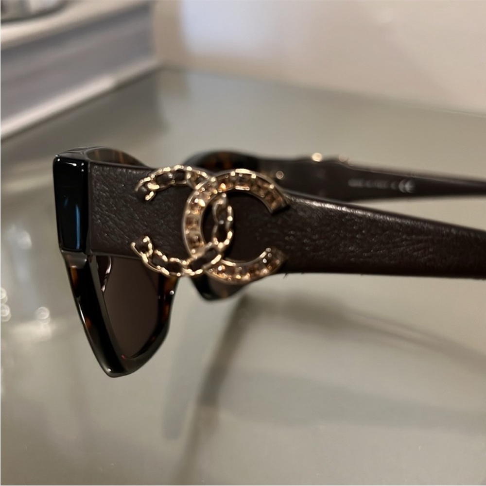CHANEL Brown and Black Sunglasses with Tortoiseshell Design - Picture 2 of 3